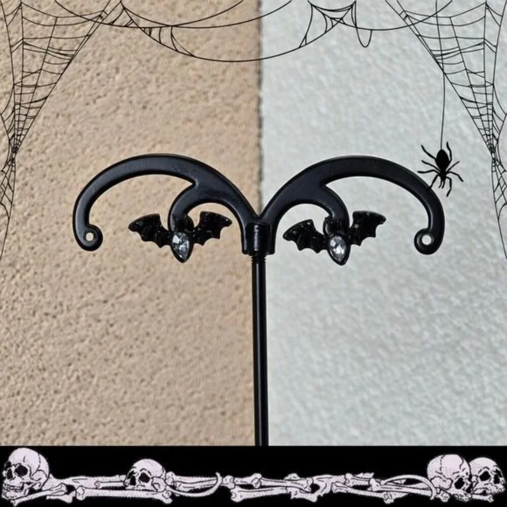 🎃 Vintage-style Black Bat Stud Earrings‎ (NWOT)